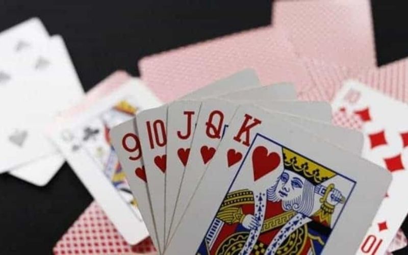 Ngủ mơ đánh bài có những điềm báo gì? Nên đánh số bao nhiêu? 6 mơ đánh bài