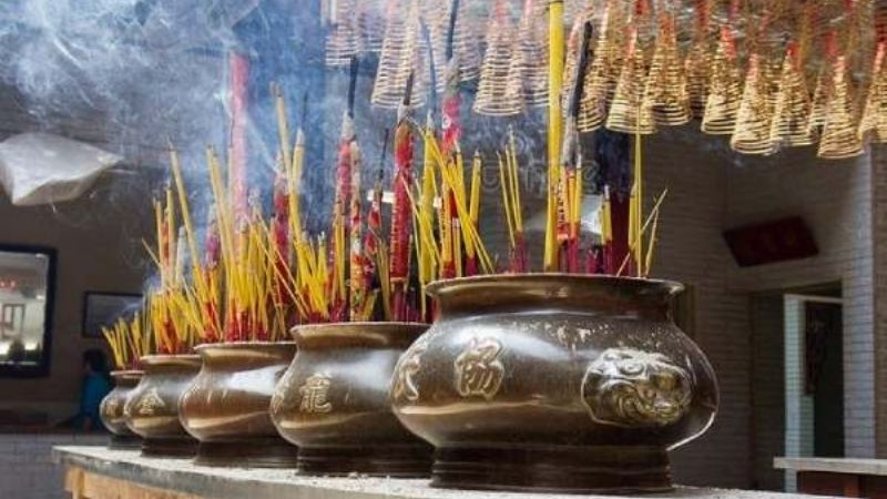 mơ thấy bát hương
